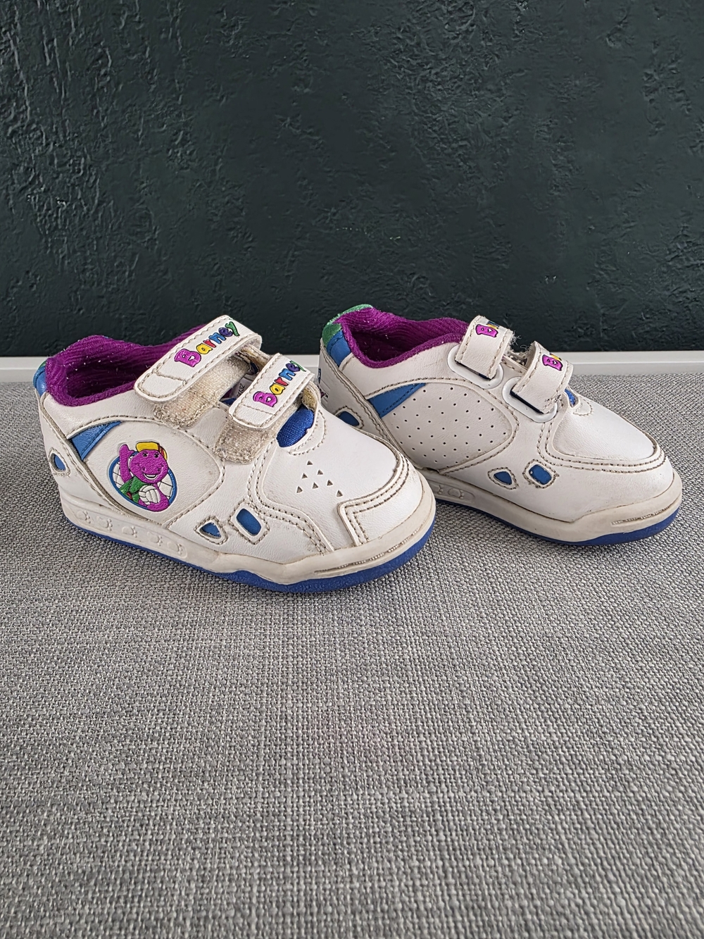 Vintage 1993 Barney The Dinosaur Tape Strips Volleyball Sneakers Toddler Size 4